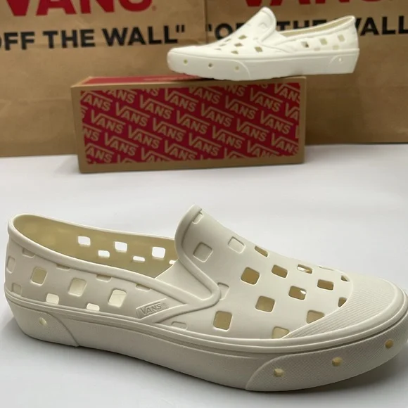 Vans Men’s Slip-On Trk Marshmallow
VN0A5HF8FS8
Sneakers - Picture 15 of 16